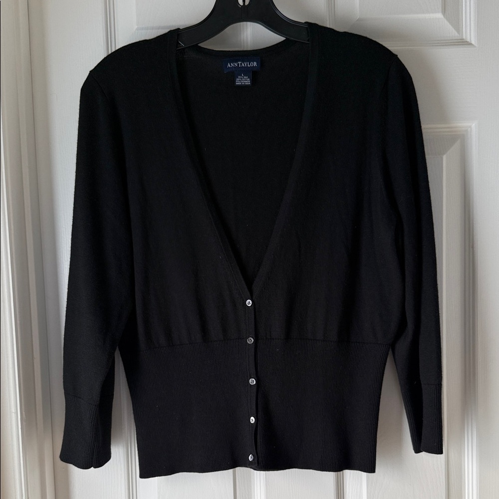 Ann Taylor Black V-Neck Button-Front,3/4 sleeve Cardigan. Size Large. EUC